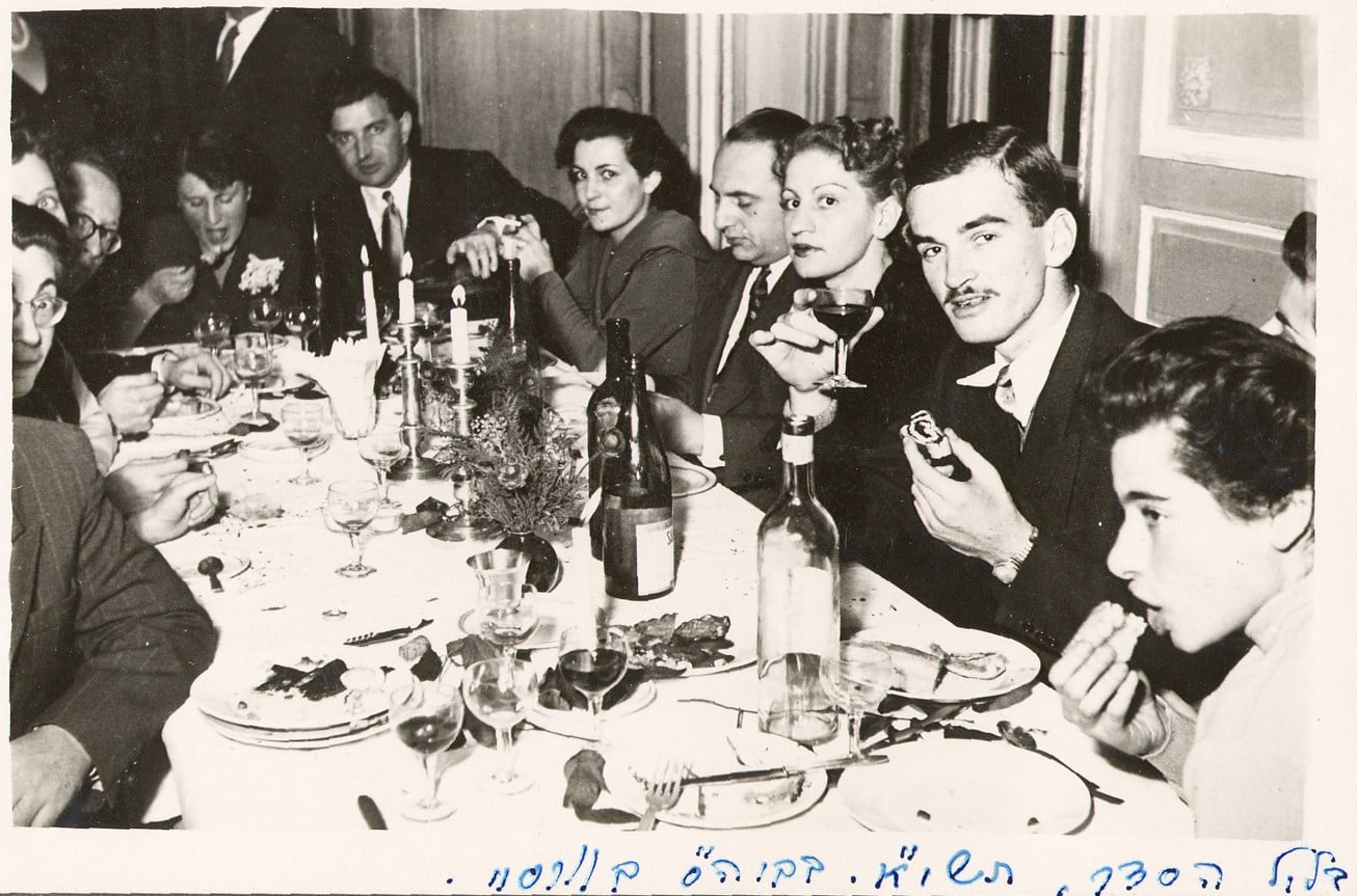 Mein Vater feiert das Pessachfest mit den anderen Studenten in Versailles, 1951